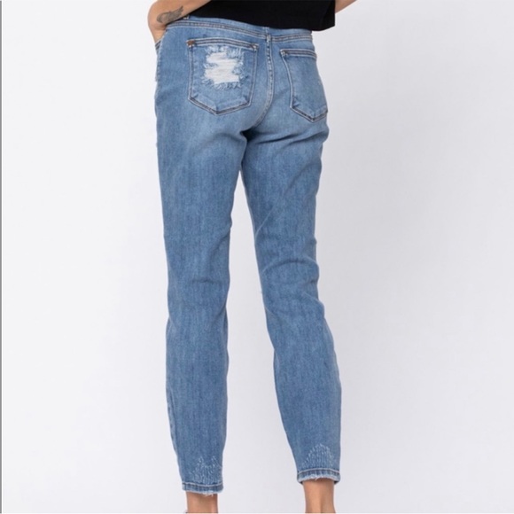 Judy Blue Distressed Boyfriend Fit Denim Jeans - Picture 4 of 13